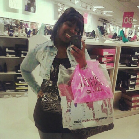 Meet your Posher, Denise - Picture 3 of 3